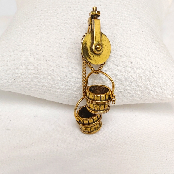 Vintage Zental 2 Well Buckets On Pulley Brooch - Picture 1 of 6